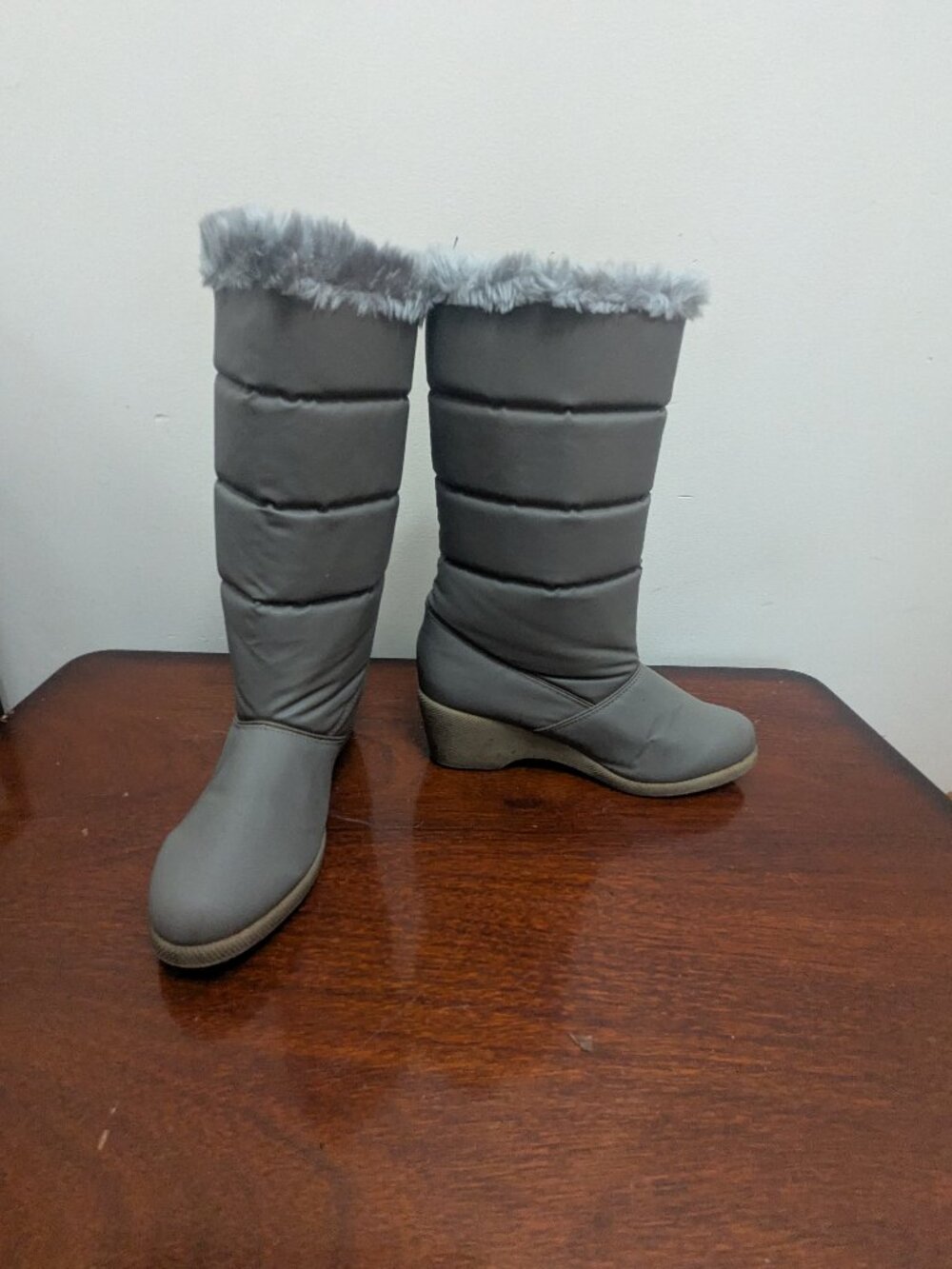 Panda Gray Quilted Snow Boots Faux Fur Trim Sz 8